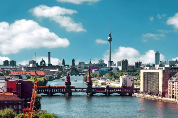 Gin-Cruise-Berlin Skyline