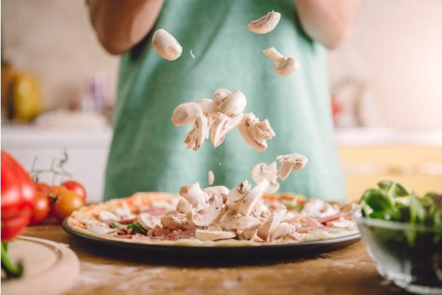 Kochkurs Berlin – Champignons auf Pizza