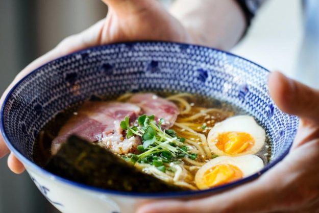 Ramen-Kochkurs Berlin – Ramen in blauer Schüssel