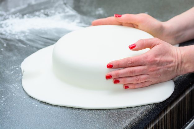 Tortendekorations-Kurs Berlin-Mahlow – mintgrüner Fondant