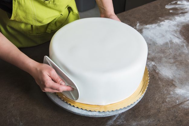 Tortenkurs Berlin – Fondant glatt streichen