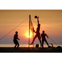 Firmenfeier in Berlin – Beachvolleyball bei Sonnenuntergang