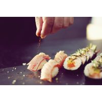 Asia-Kochkurs-Gutschein – Sushi wird gewürzt