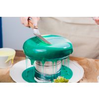 Tortenkurs Berlin – Mirror Glaze verstreichen