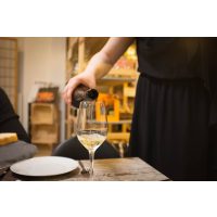 Weinprobe Berlin – Weisswein einschenken