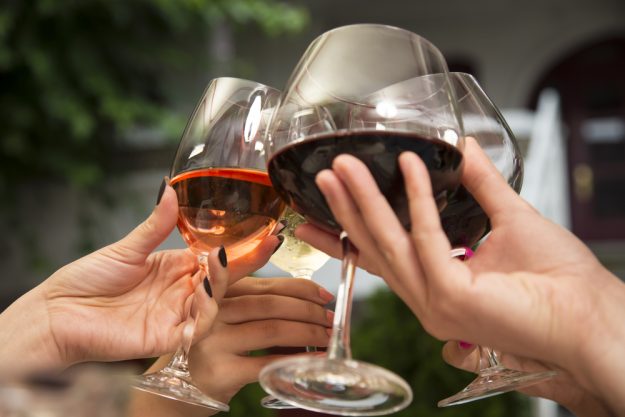 Kulinarische Stadtführung Düsseldorf – anstossen mit Wein