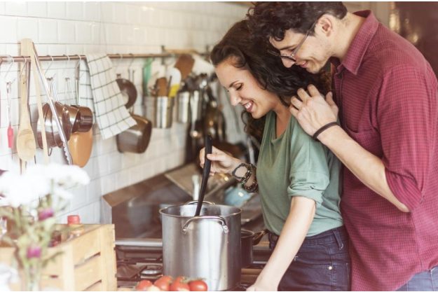 Peruanischer Kochkurs München – Paar kocht