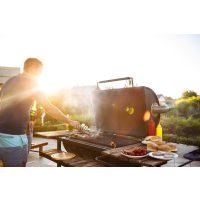 Grillkurs Mannheim – junger Mann am Grill