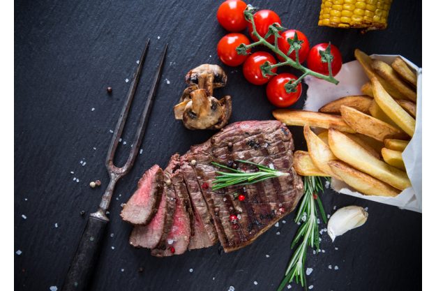 Teambuilding Steak & Bier-Kochkurs München - Steak mit Pommes
