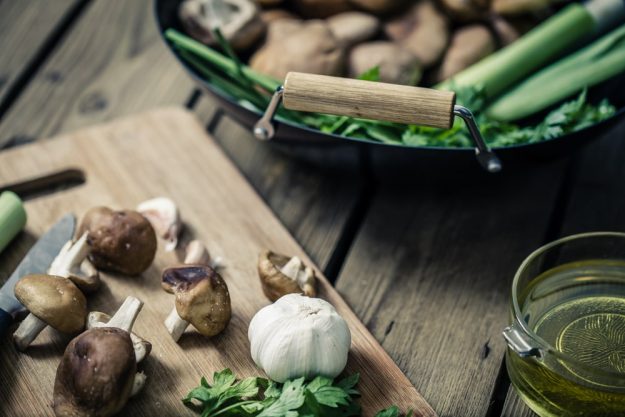 Regionaler Kochkurs Wiesbaden – Pilze putzen