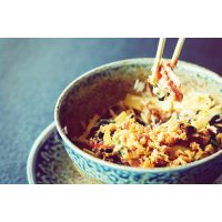 Kulinarische Reise nach Fernost – Fertiges Reisgericht