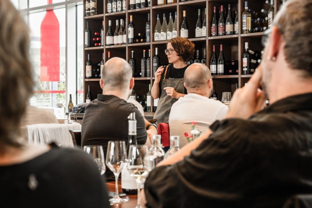 Weinseminar Stuttgart – Weinfarbe prüfen