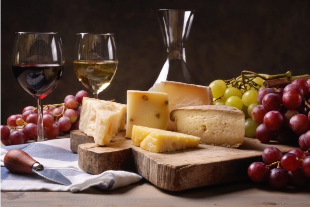 Käse-und-Wein-Degustation-online-Käse-Wein