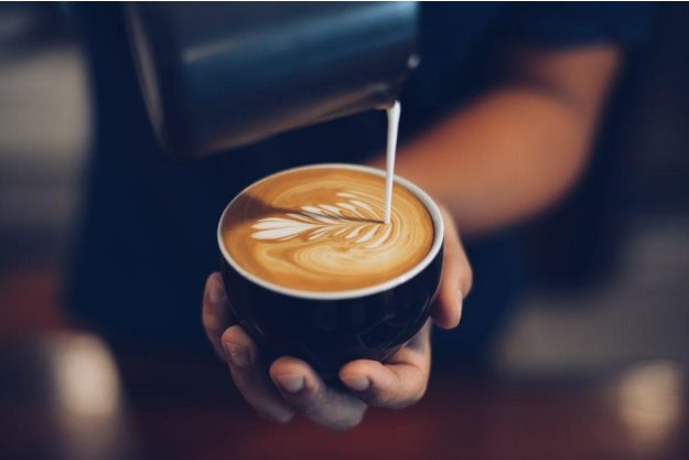Barista-Kurs Stuttgart – Milchschaum eingießen