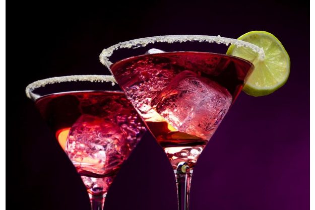 Cocktailkurs Berlin – rötliche Drinks im Martiniglas