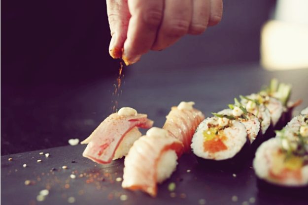 Asia-Kochkurs-Gutschein – Sushi wird gewürzt