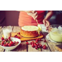 Backkurs-Gutschein – Himmlische Biskuitkuchen mit Zitronenglasur und Kirschen