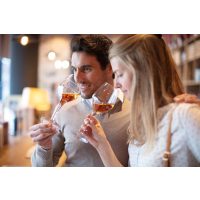 Italienisches Weinseminar Stuttgart – Paar trinkt Wein