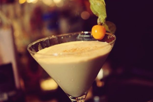 Cocktailkurs Paderborn - cremiger Drink mit Physalis