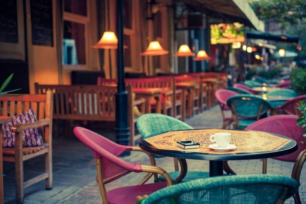 Kulinarisches Locationhopping Bremen – hübsche Caféterrasse