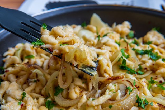 Online Kochkurs Schwäbisch – Spätzle mit Zwiebeln