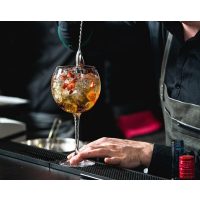 Cocktailkurs Berlin – behutsam im Glas umrühren