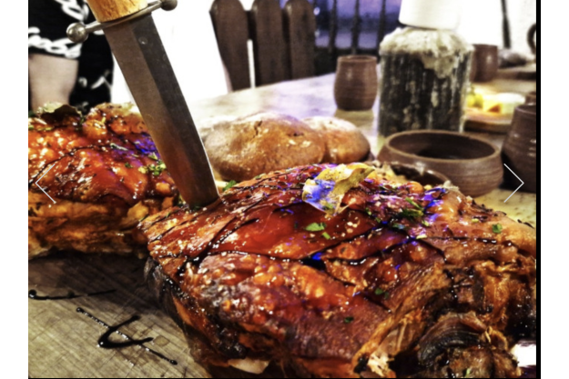 3 Gänge Ritteressen mit Live Musik - Dinner Show Sommermahl Menü