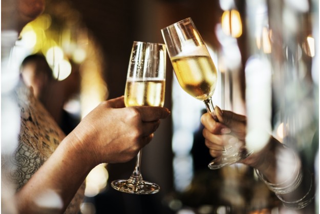 Schaumweinverkostung München – Champagner einschenken