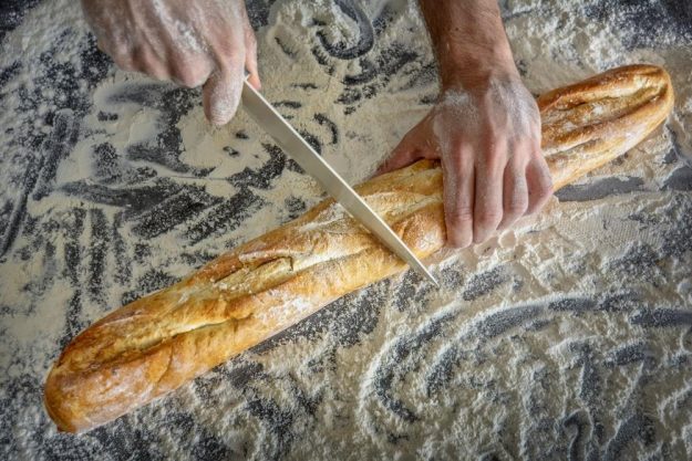 Backkurs in München: Baguette schneiden