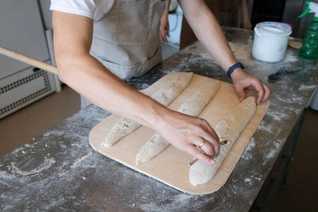Backkurs in München: Baguette perfekt formen