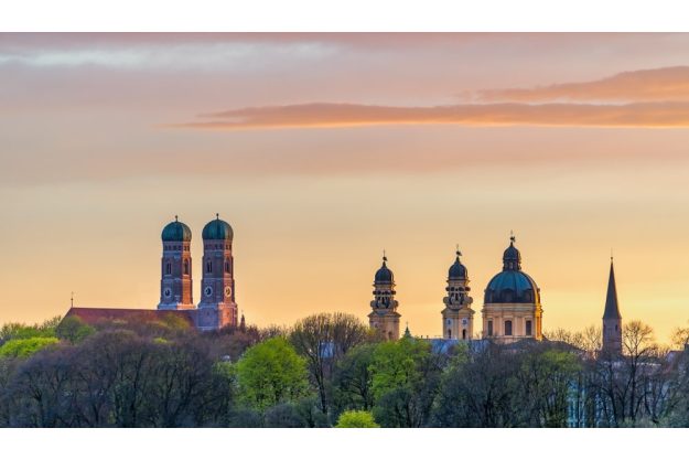 Genussreise München: Skyline vor Abendhimmel