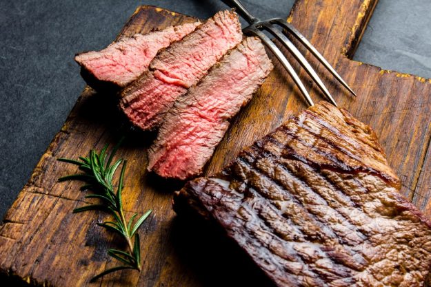 Grillkurs Heidelberg – Steak in Streifen geschnitten