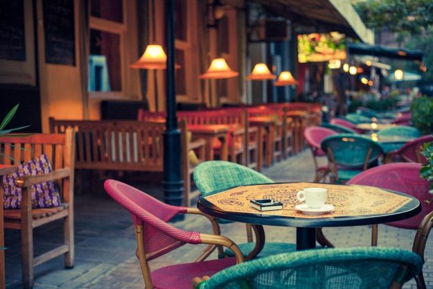 Kulinarisches Locationhopping Bremen – hübsche Caféterrasse