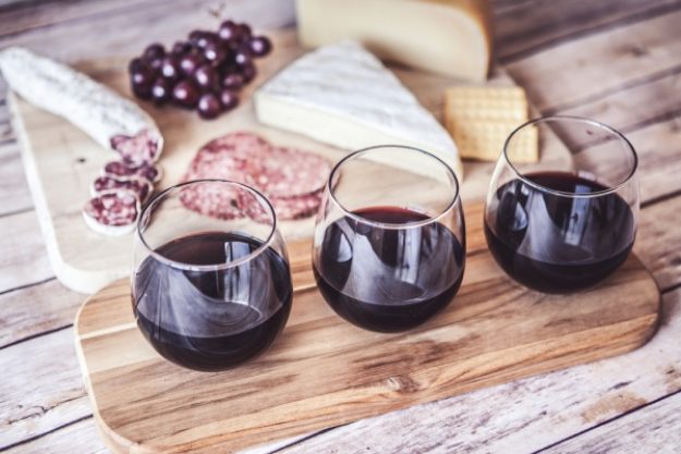 Weinprobe München  Wein und Snacks