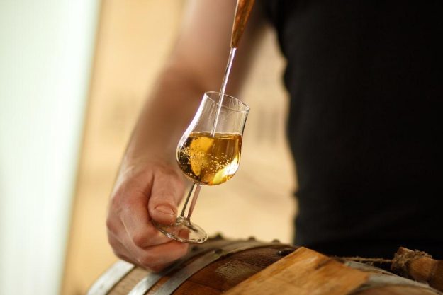 Whisky-Tasting München – Whisky einschenken