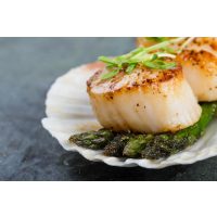 Firmenevent in der Küche - Jakobsmuscheln mit grünem Spargel