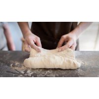 Backkurs in München: die Technik, Baguettes zu formen