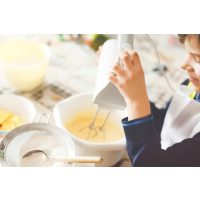 Kinder-Backkurs München: Teig rühren