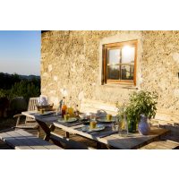 Kräuterwanderung München – wunderschöne Terrasse der Alm-Kräuterei