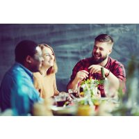 Kulinarische Reise nach Fernost –  Kursteilnehmer amüsieren sich