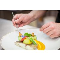 Teambuilding München mit Küchenparty - kunstvoll Anrichten