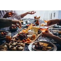 Wein-Tasting München – Tischgesellschaft beim Essen