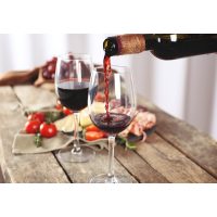 Wine tasting Munich – red wine and savoury snacks