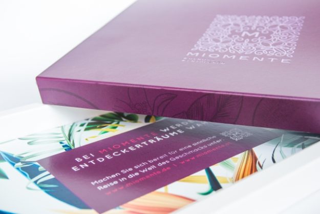 Kulinarische Stadtführung-Gutschein – Geschenkbox veredelt mit einer schimmernden Heißprägefolie