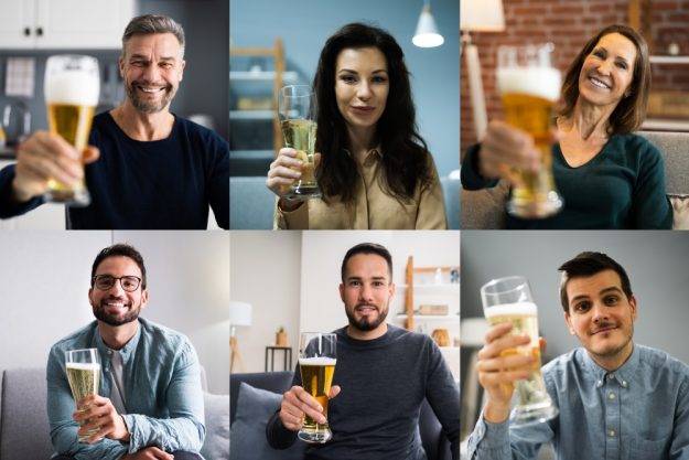 Online-firmenfeier gemeinsam verkosten