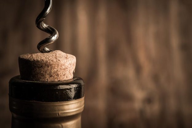 Weinprobe Ludwigsburg – Weinflasche öffnen