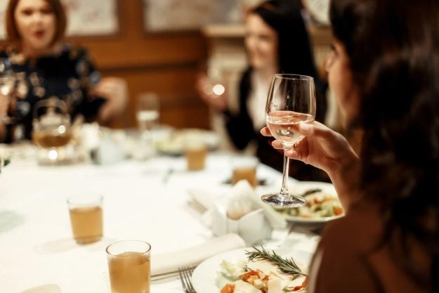 Dinner-Theater Hamburg – Frauen am Tisch