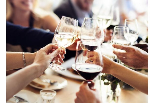 Erlebnisdinner Hamburg – mit Wein anstoßen