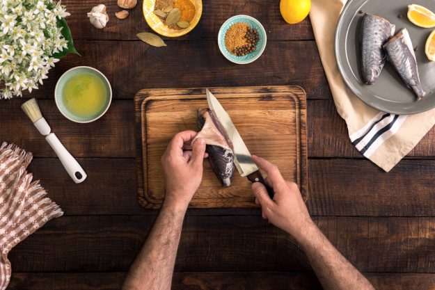 Fisch-Kochkurs Stuttgart - Fischhaut abziehen