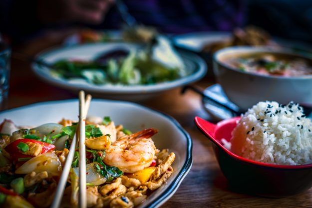 Thai-Kochkurs Dresden – Thai Food in bunten Schüsseln